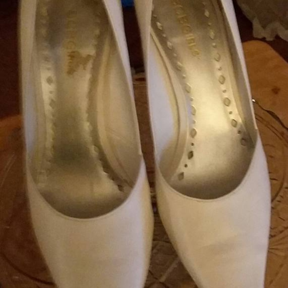 White Lather point Toe